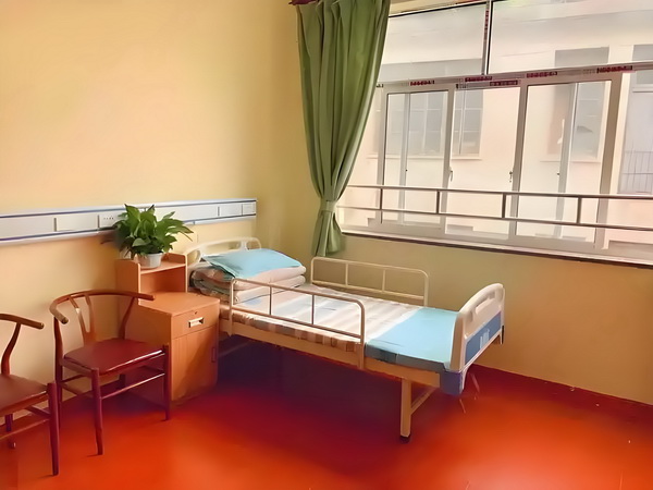 深圳现在入户需要什么条件_刷短剧治愈上班的痛！再让我看广告就太过分了吧 撞上快车一辆野猪城际